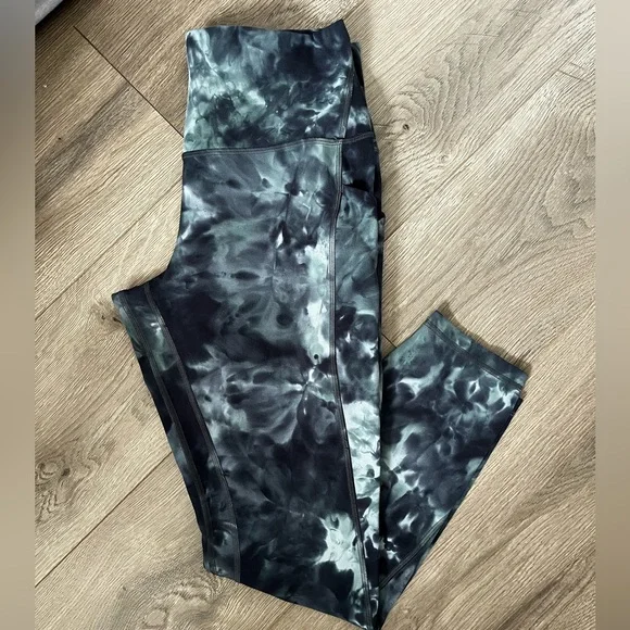 Women's Tie-Dye Leggings - Picture 3 of 3